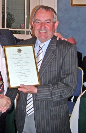 Paul Hume receiving his scroll.